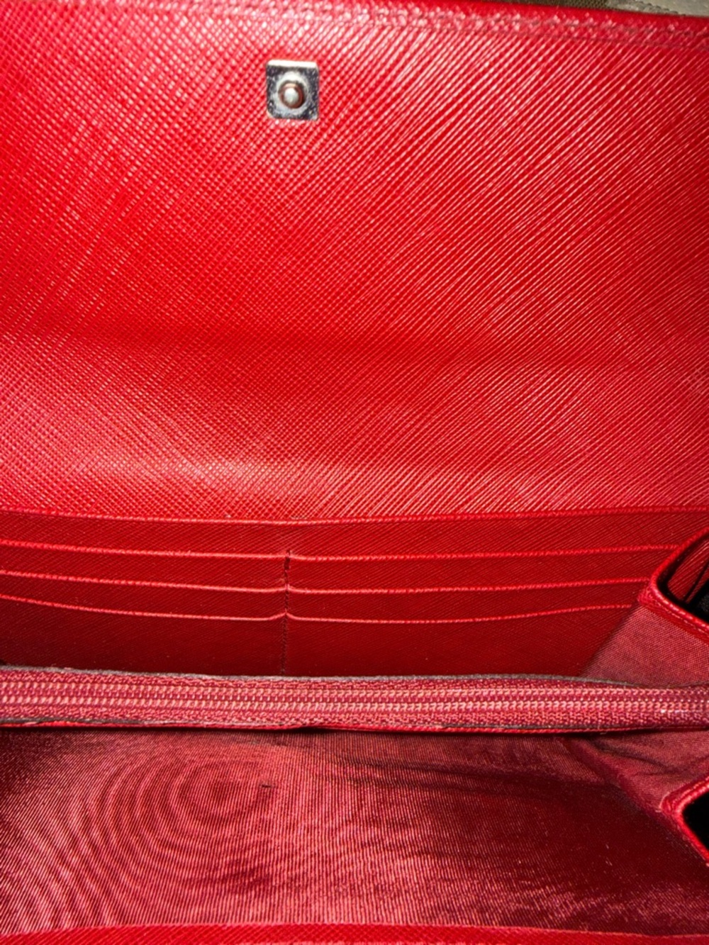 Salvatore Ferragamo Red Saffiano Leather Bow Clasp Wallet & Gucci wallet bundle - Picture 14 of 15